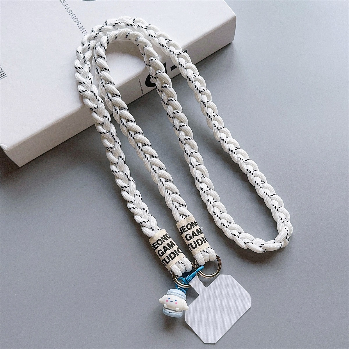 Bandolera de montañismo japonés y coreano, cordón largo, trenza trenzada, muñeca de dibujos animados creativos, colgante, decoración, clip de color de moda