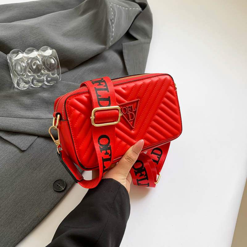 Comercio exterior transfronterizo bolso cuadrado pequeño de un solo hombro europeo y americano 2024 nuevo bolso femenino de moda de otoño bolso de cámara de mensajero casual de todo fósforo