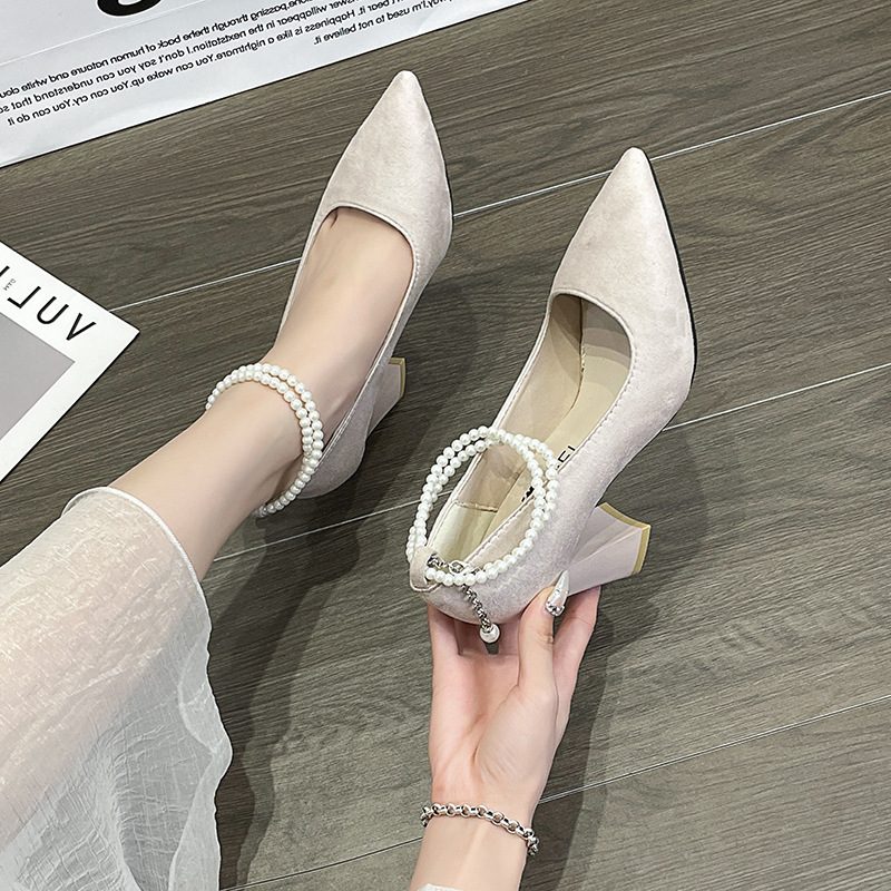 2025 Winter New Style Pointed Toe Shallow Mouth Chunky Strap Pearl Versatile Elegant High Heel Shoes_vogvips.com