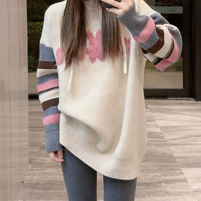 Средний длинный толстый свитер средней длины осенью и зимой полоски