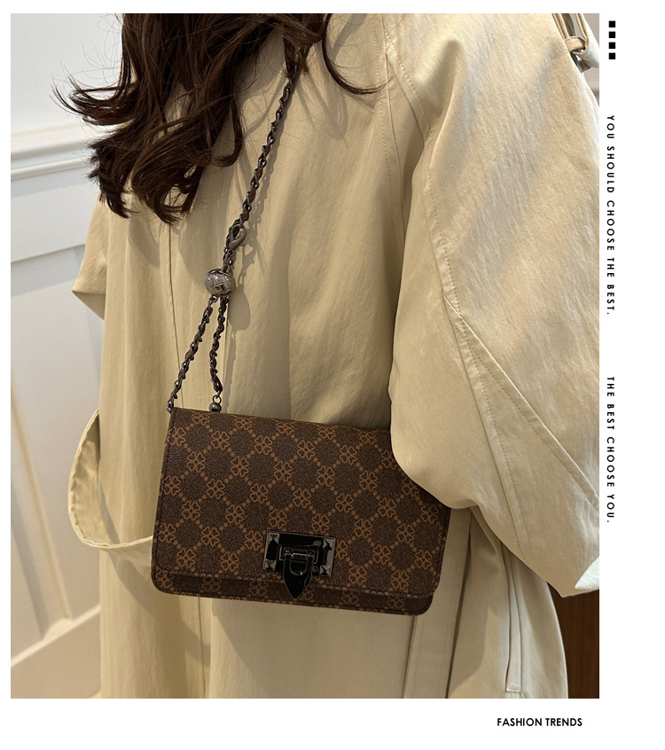 Cross-border women's bag 2024 New leopard print underarm bag, Korean style fashionable and trendy chain single-shoulder bag, riveted crossbody bag details Picture
