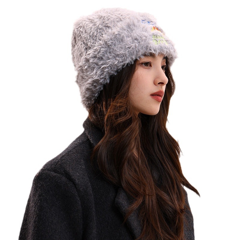 Peluche ricamato da donna, versatile autunno inverno grande circonferenza della testa, con velluto spesso per calore e orecchie fredde_voghion.com