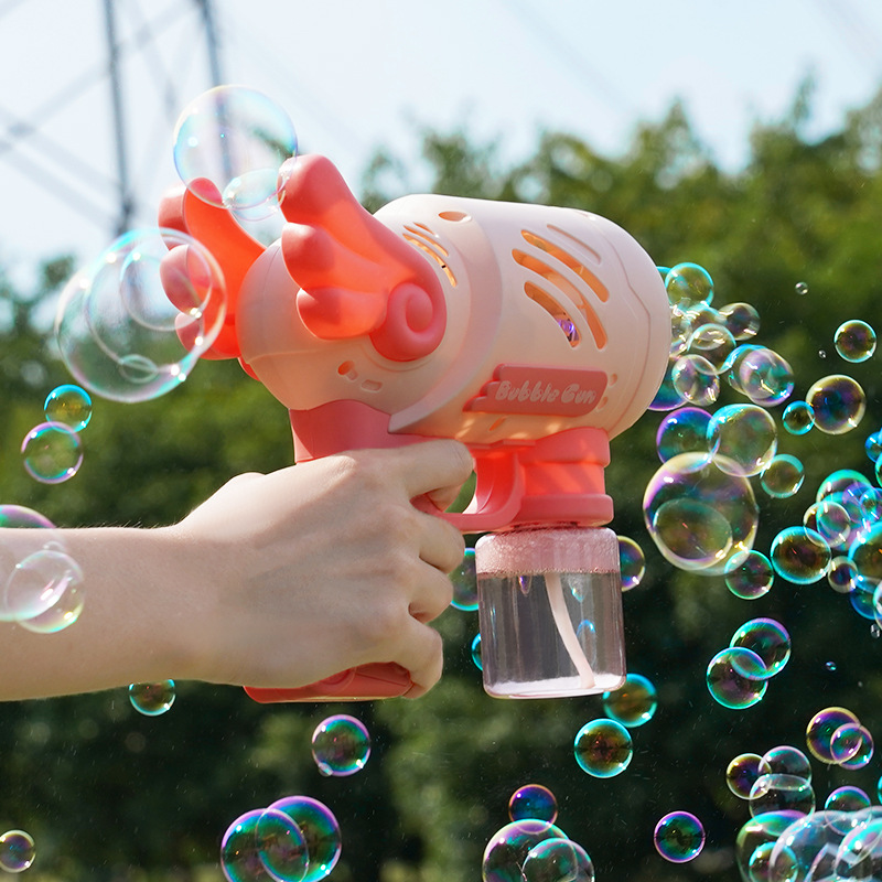 Matrimonio de boda máquina de burbujas al aire libre césped de bodas soplando burbujas pistola damas de honor juegos de fotos de props creativos