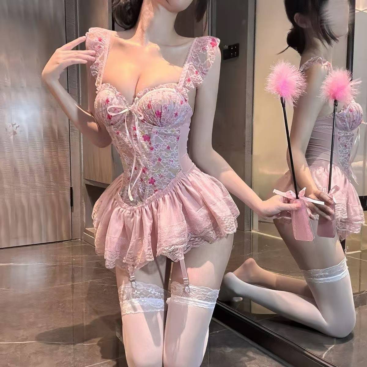 Lace Slim-Fit Babydoll Pajama Set with Chest Pads and Stockings — detail image 5