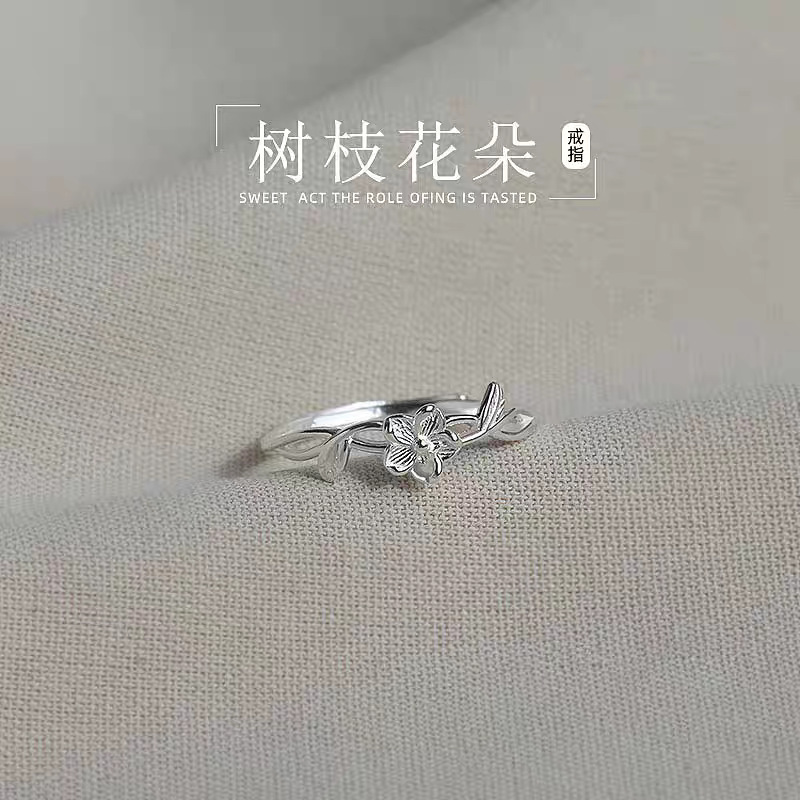 2026 Autumn Light Luxury Style White Copper Electroplated Flower Ring Women's Fashion Commuting Niche High-End Ring 2026 Autumn Light Luxury Style White Copper Electroplated Flower Ring Women's Fashion Commuting Niche High-End Ring