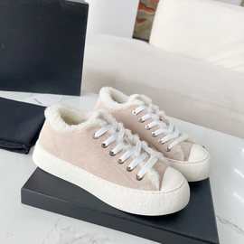 2024年冬季新款平底保暖雪地靴女潮流时尚百搭翻毛皮系带休闲板鞋