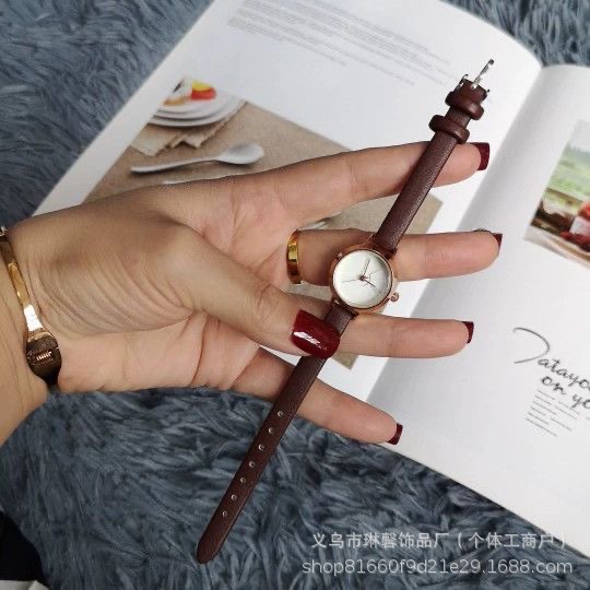 Popular Fashionable Personality Women's Watch Women's Simple Belt High-End Niche Light Luxury Retro Style Manufacturer Wholesale
