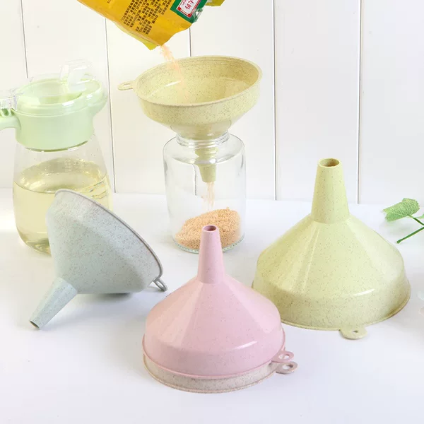 Wheat straw household kitchen funnel, multi-purpose large-diameter funnel for oil and wine, used for pouring wine and oil from a wine bottle