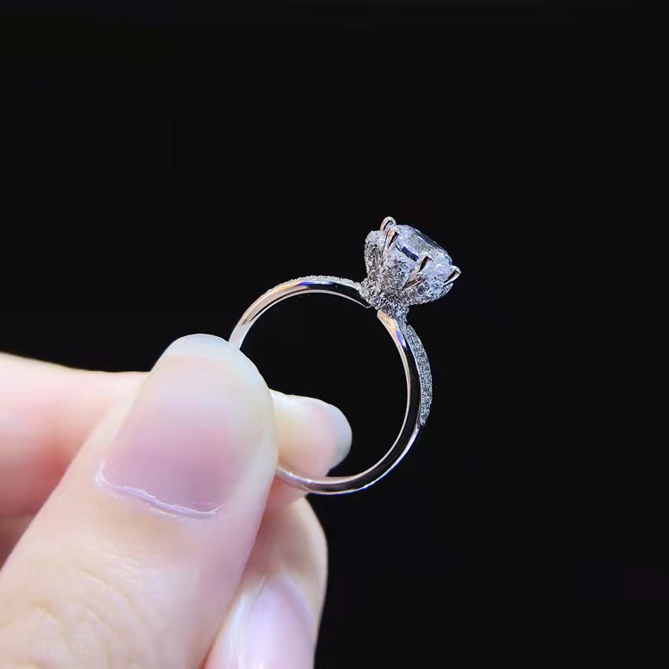 新款玫瑰花朵六爪花瓣戒指莫桑石手捧花结婚戒指女 一件代发|ms