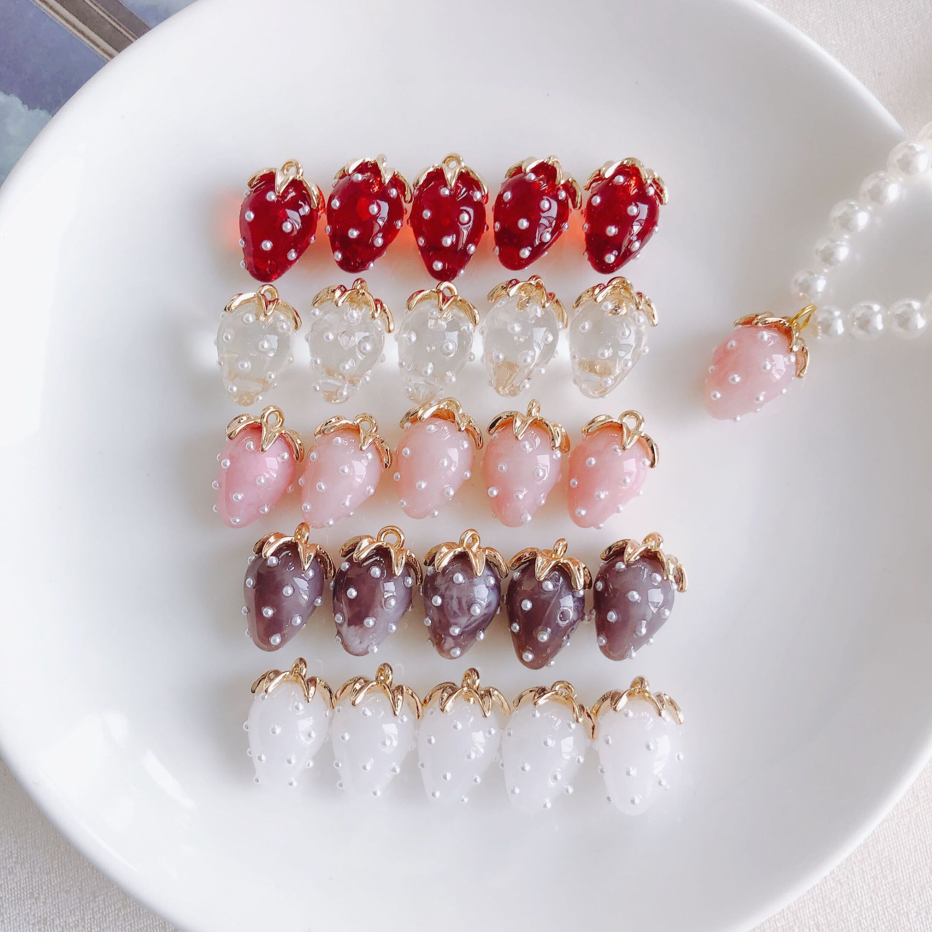 Resin Material 2 PCS/Package Resin Strawberry Pendant