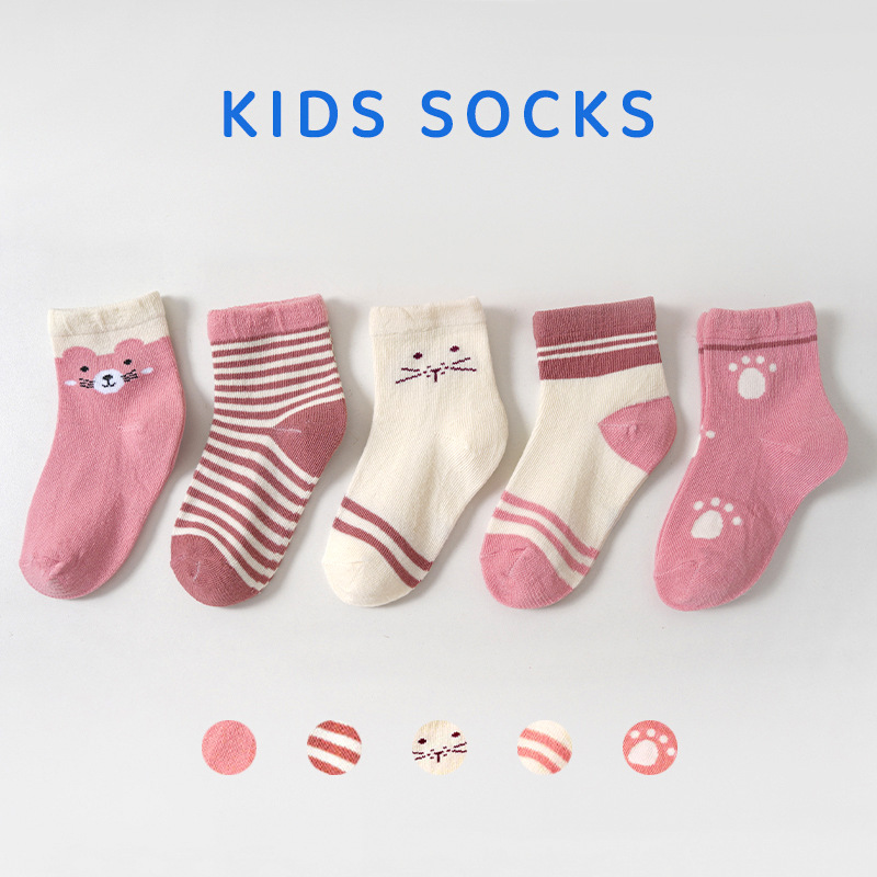 Милый котенок