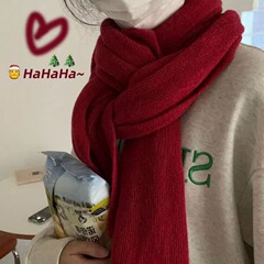 「今日の少女感」清純な彼女の雪の日に純白のマフラーと首を囲む男女カップルの金