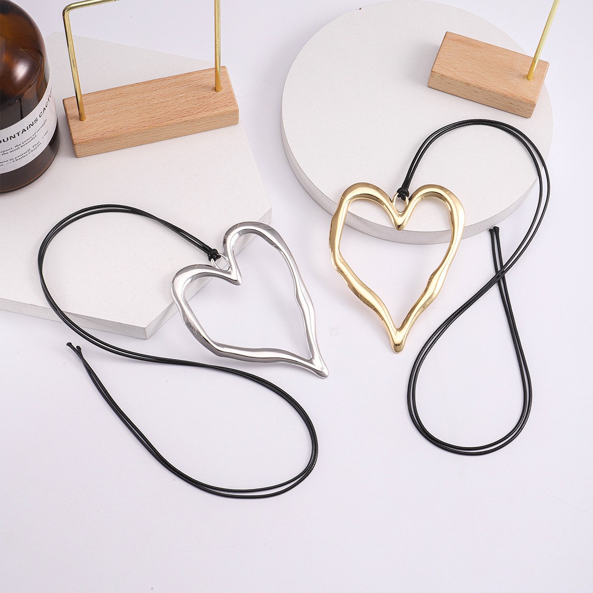 28g Weight 0.03µm Gold Plating Thickness Lobster Trigger Clasp Closure Clasp Closure Type Acrylic Inlay Material Pendant Necklace Classification Twisted Rope Chain Chain Type 1 Piece Quantity Holiday, Daily Occasion Alloy, Polyester Material Star, Heart Shape Pattern Women's Gender Simple Style, Classic Style Style Patchwork Craft Simple Style Classic Style Star Heart Shape Alloy Polyester Wholesale Pendant Necklace 12
