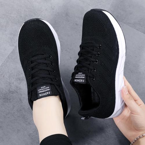  Spring and Summer New Sports Shoes Women's Lightweight Travel Leisure Breathable Running Shoes Soft Sole Travel Shoes Large Size Women's Shoes