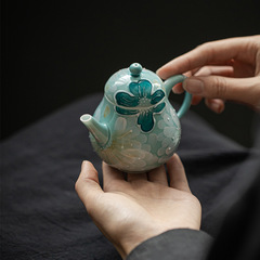 明知山志 有田燒工藝手繪茶壺 雲湖藍堆白疊花陶瓷茶壺 球孔過濾