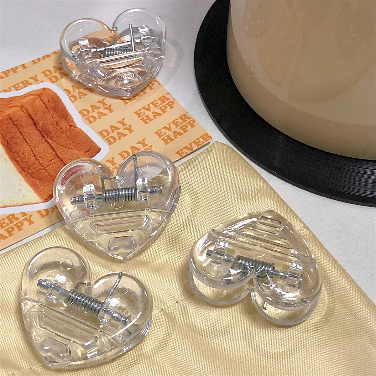 Ins-style minimalist transparent heart-shaped storage clips, high-end acrylic snack seal clips, DIY sticky note clips