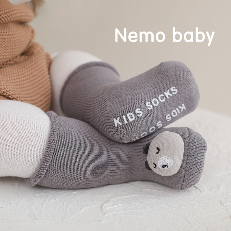 2022 invierno nuevo bebé recién nacido calcetines antideslizante dispensación muñeca de dibujos animados bebé recién nacido Niño Calcetines