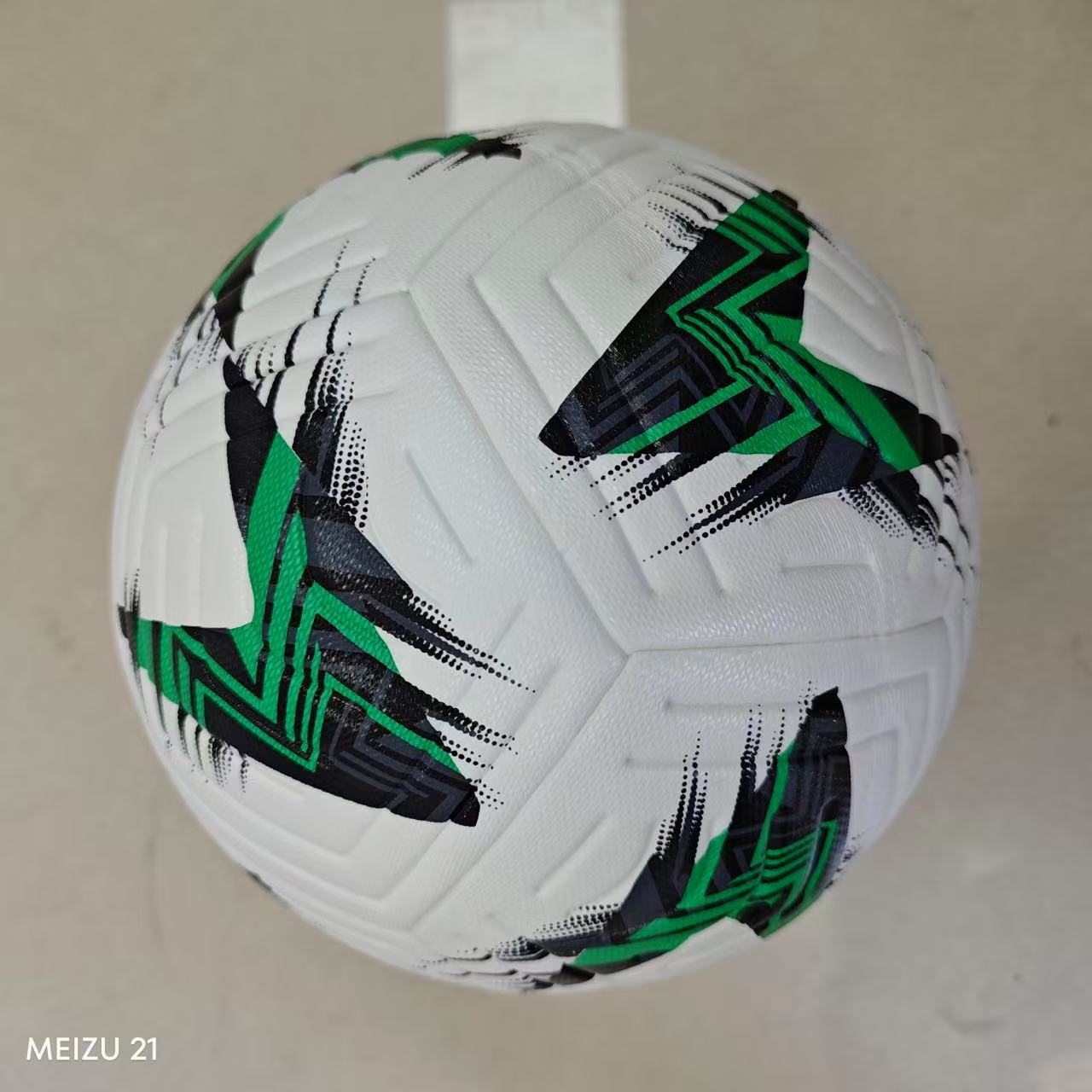 Pure Light Plate Leather Dikai Black and Green No. 5 Ball