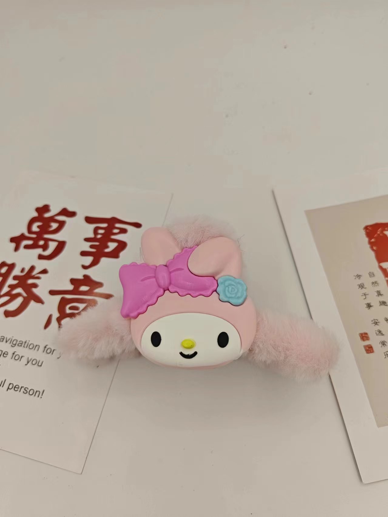 El clip de tiburón en línea es famoso. Clip de dibujos animados femeninos. Jade Gui Perro Kulomi. Estudiante detrás de la cabeza. Clip de pelo.