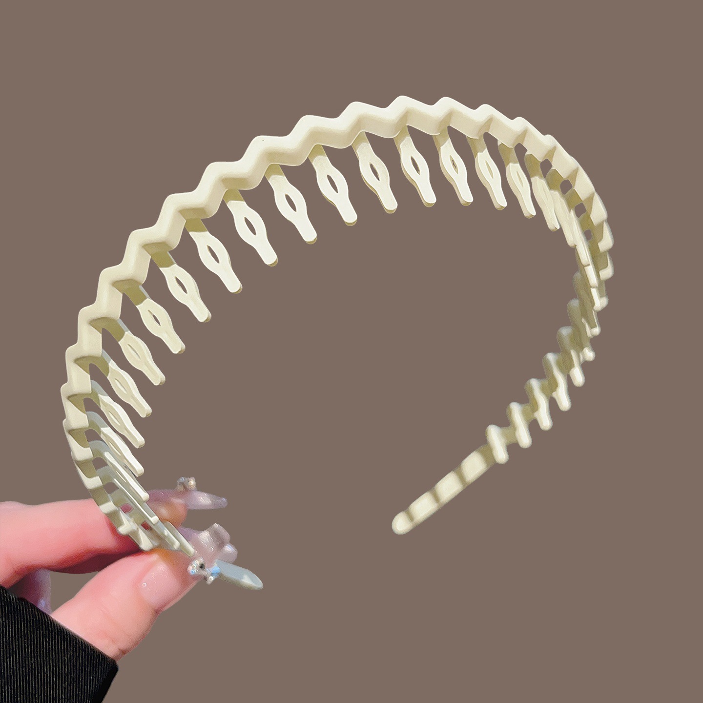 #286 wavy style off-white