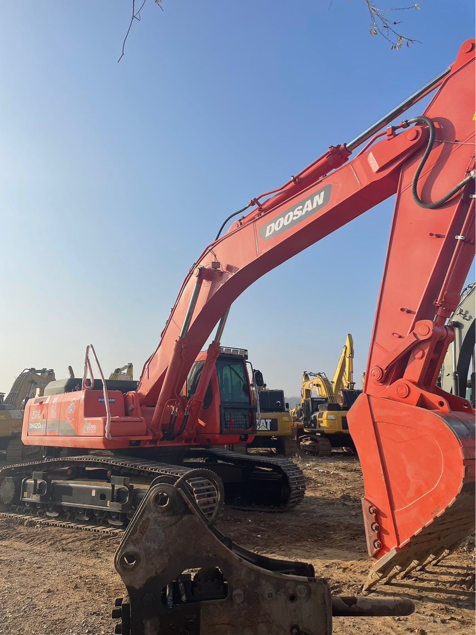 Excavadora de segunda mano Doosan 420 con cabeza de trituración original