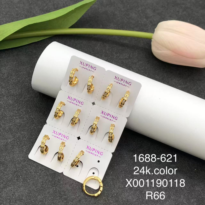 Xuping aretes geométricos redondos rusos de aleación de cobre simple aretes de aretes de círculo de viento retrógrado para mujeres 18k aretes