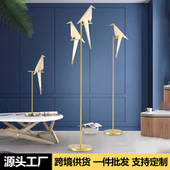 リビングルーム用の国境を越えた折り鶴フロアランプ、高価値の北欧モダンアート、寝室のベッドサイド、創造的な雰囲気のフロアランプ