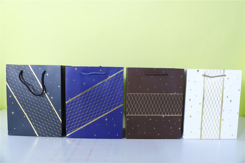 Cross-border foreign trade hot stamping diagonal stripe white card gift paper bag wholesale clothing packaging gift bag shopping bag