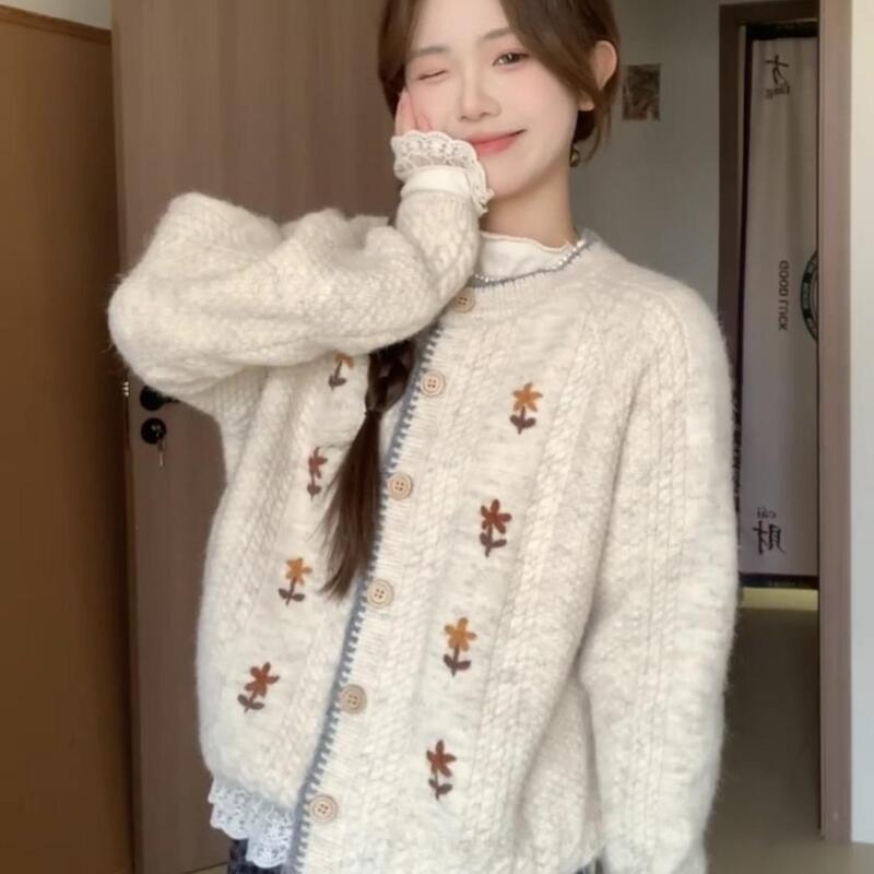 日系软糯感圆领花朵刺绣开衫毛衣外套女秋冬款慵懒风穿搭上衣|undefined