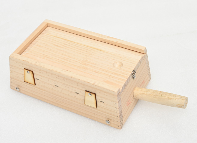 Wooden Moxibustion Box Portable Ai Jiu Moxa Burner for Home Use on Waist Abdomen Legs and Belly specifications