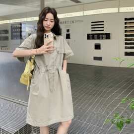 卡其色韩系休闲工装风连衣裙女2026夏新款抽绳收腰宽松显瘦衬衫裙