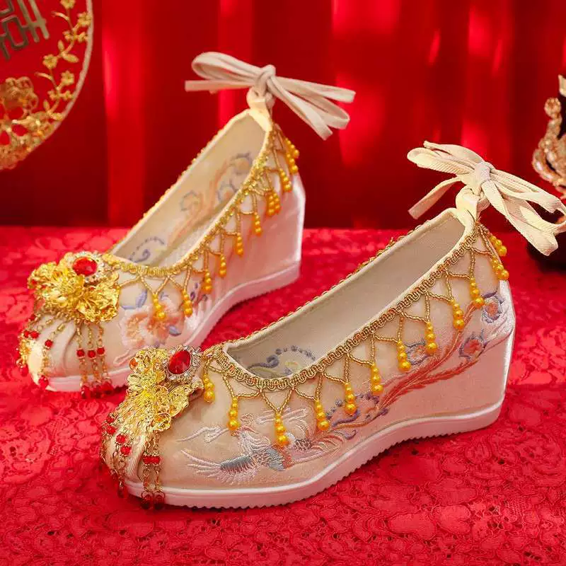 Xiuhe Shan имеет оригинальные старинные туфли с вышивкой, новые красные туфли, китайские свадебные туфли Hanfu, увеличение роста невесты.