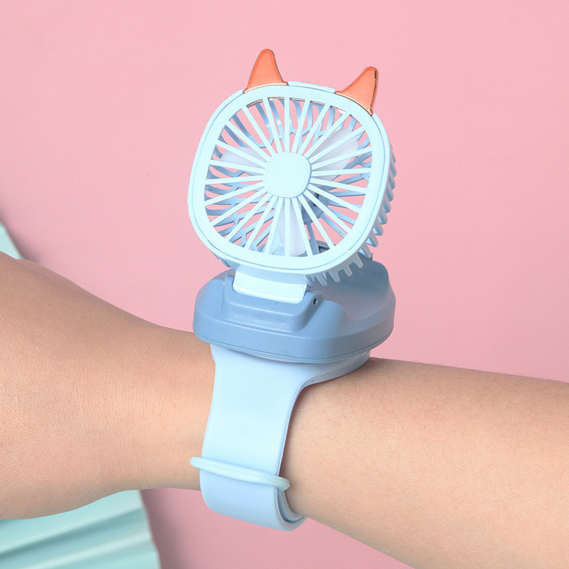 Exportación transfronteriza de dibujos animados creativo ventilador de reloj viento de tres velocidades carga portátil mini ventilador eléctrico regalo de regalo
