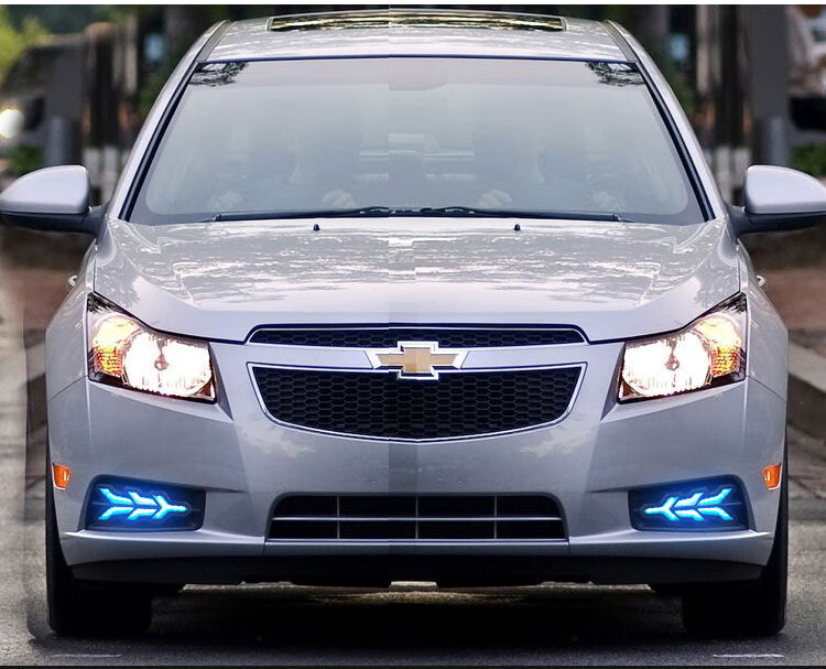 Suitable for 09-14 Cruz streamer daytime running lights front fog lamp frame special modified LED driving lights turn signal