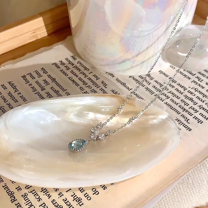 Collier en zircon en forme de goutte d'eau pour femme 2026 - Nouveau style tendance, léger et luxueux, inspiré des célébrités d'Internet, simple et polyvalent_voghion.com