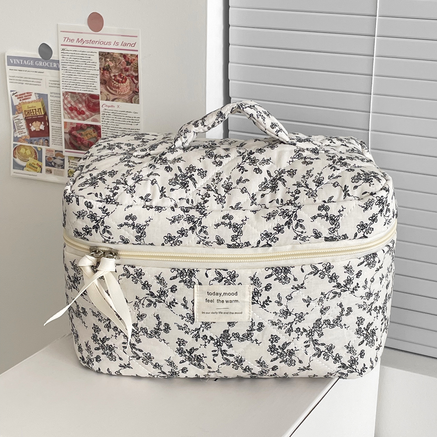 Zipper Closure Type Classic Style Ditsy Floral Cotton Square Makeup Bags