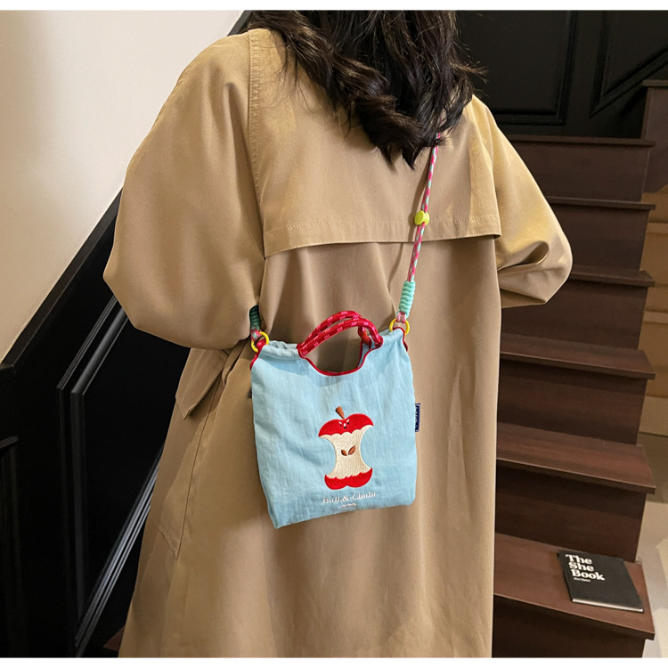 日本と韓国の漫画かわいいハンドバッグアップルボールチェーンショルダー環境に優しい刺繍ナイロンショッピングバッグクロスボディバッグ|undefined