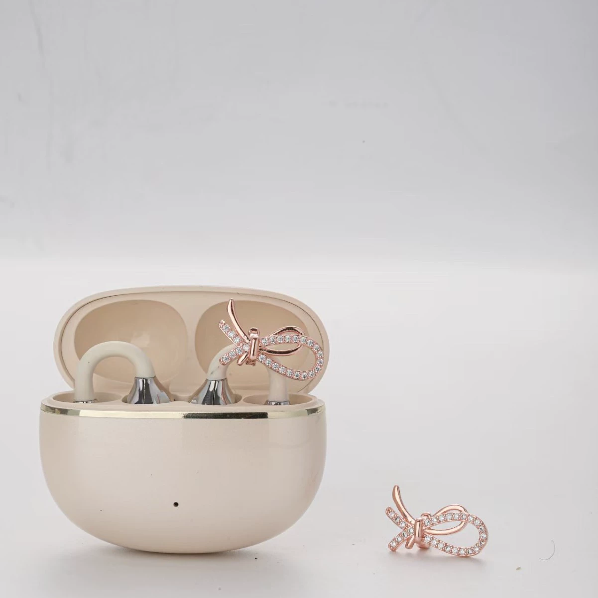 Серьги-наушники с бантом, подходят для различных наушников, универсальны для поездок на работу, наушники являются художественными аксессуарами.