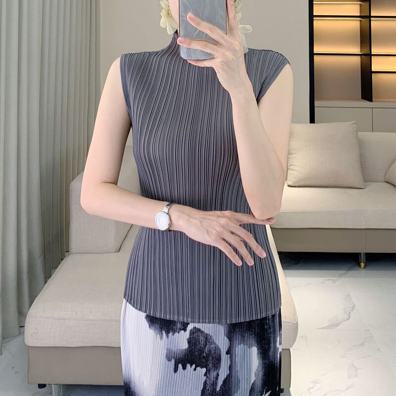 Miyake Basic Sleeveless T-Shirt, Simple and Versatile Slim-Fit Base Tank Top, Solid Color, Half-High Collar, Elegant and High-Elastic Women's Clothing