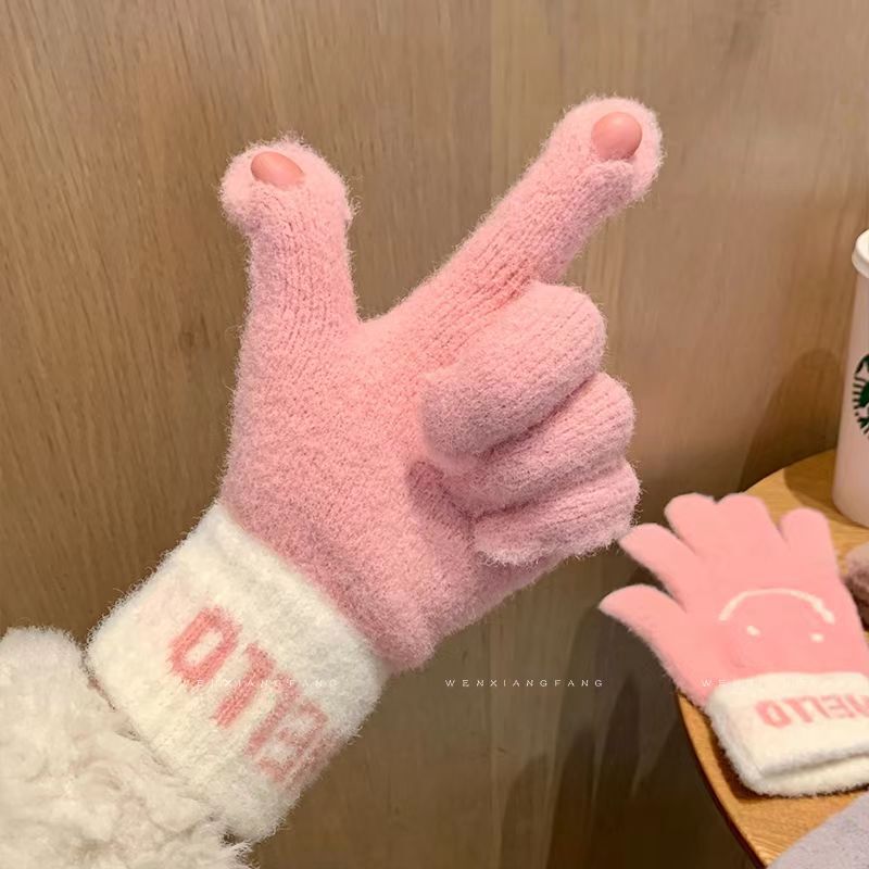 笑顔のニット手袋が可愛いです。|undefined