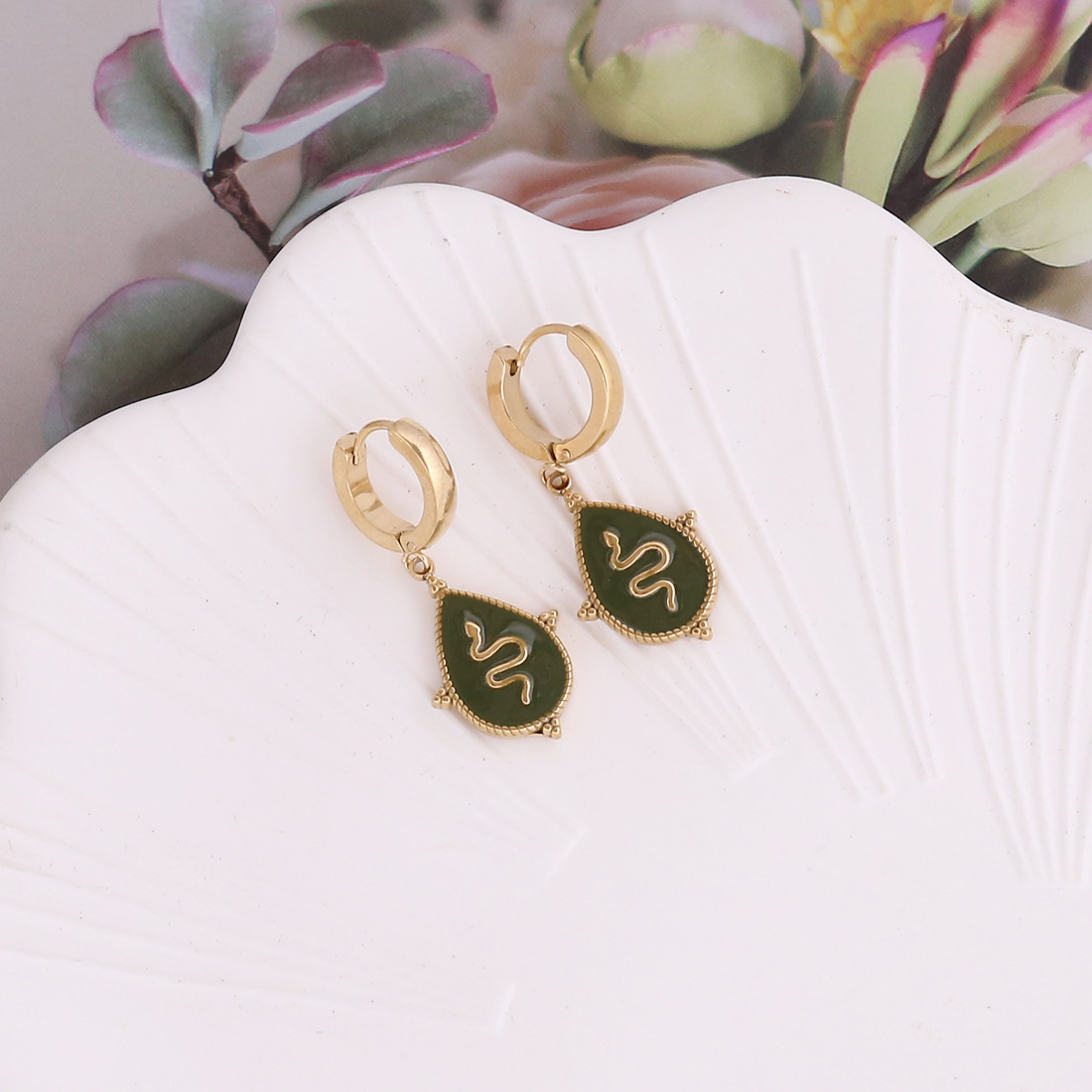 Retro Snake Plating Stainless Steel No Inlaid 18K Gold Plated Earrings display picture 3