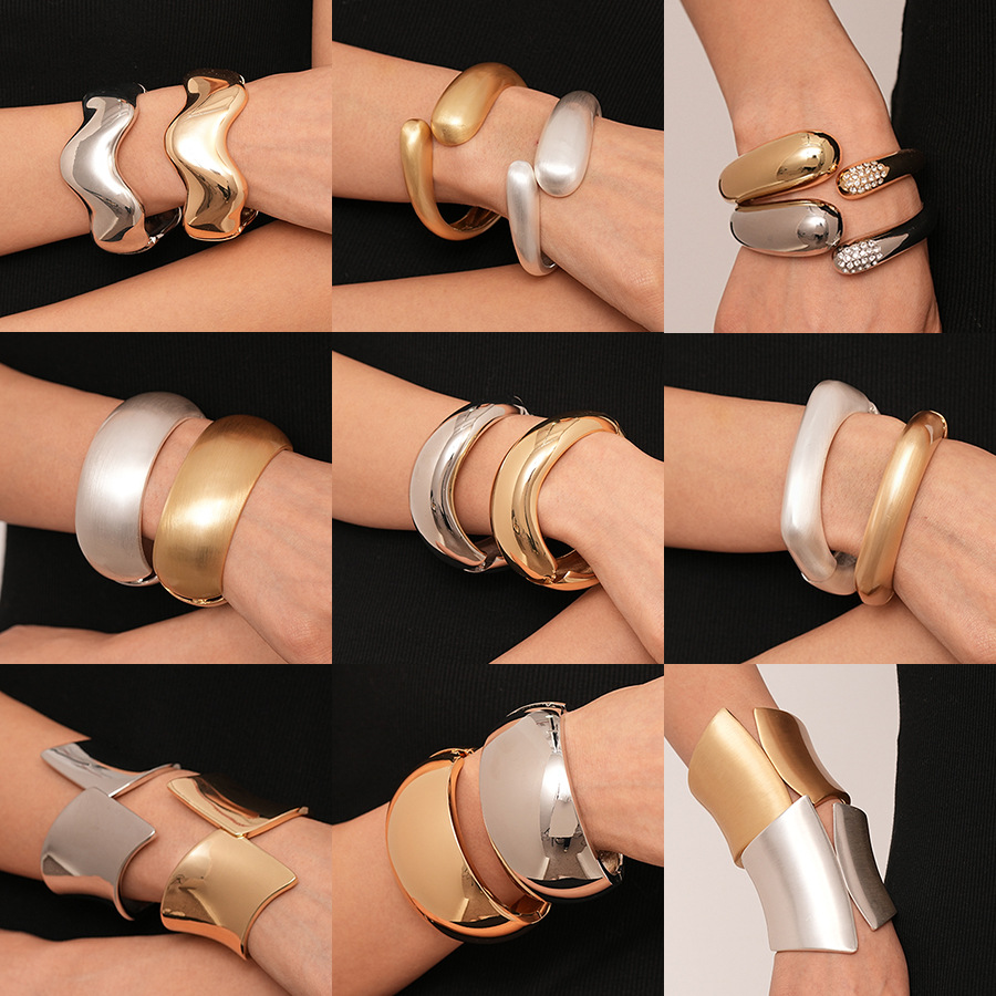 Europa y los Estados Unidos de metal de onda distorsionada pulsera de geometría cuadrada temperamento personalidad pulsera de lujo ligero transfronterizo joyas de alta calidad