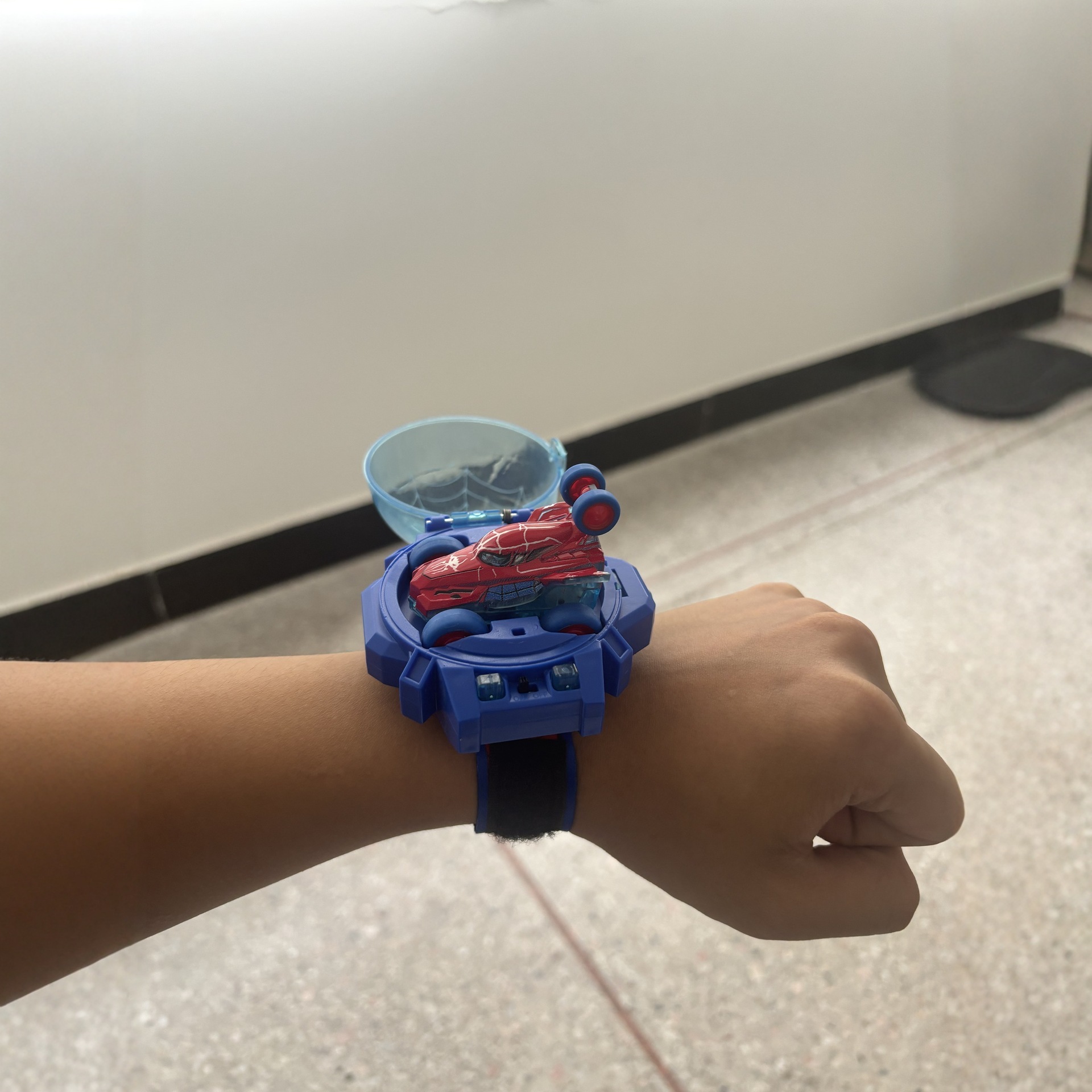 Amazon mini reloj infantil controlado remoto coche cross-border 2.4G aleación coche niño juguetes de carreras