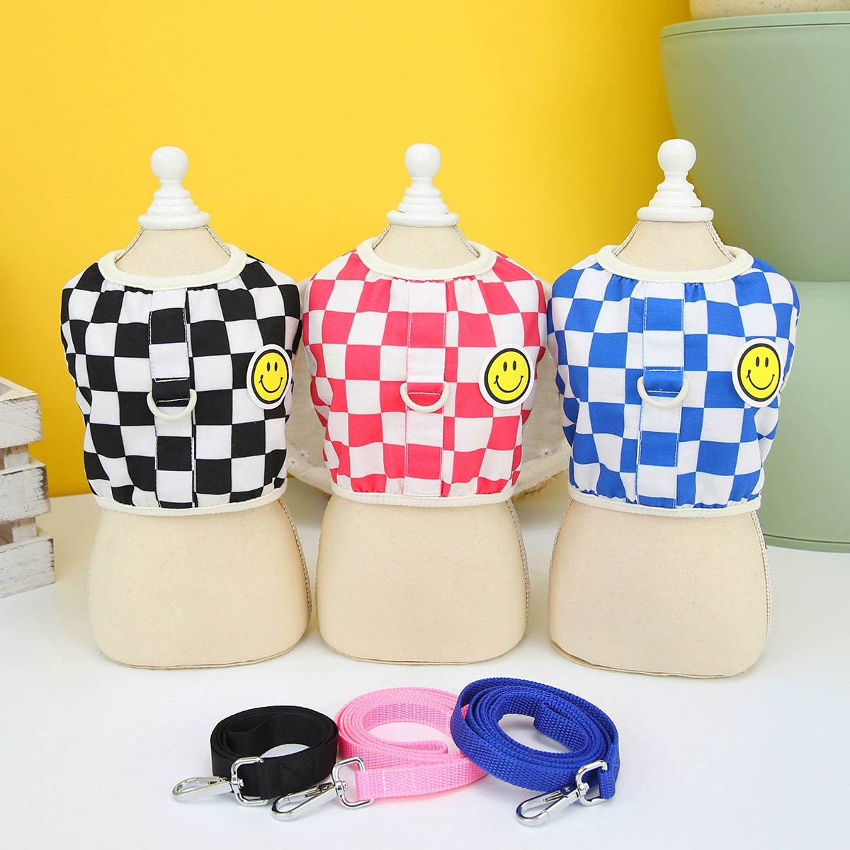 Грудь для домашних собак Спина Жилет для домашних животных Одежда Тяговая грудь для домашних животных Весна и лето Новая шахматная доска грудь сзади