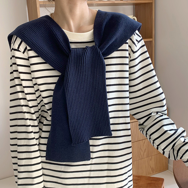 Sopa de punto de alta sensación de nuevo color sólido versátil suave glutinoso con camiseta de manga larga suelta con un pequeño hombro de hombro