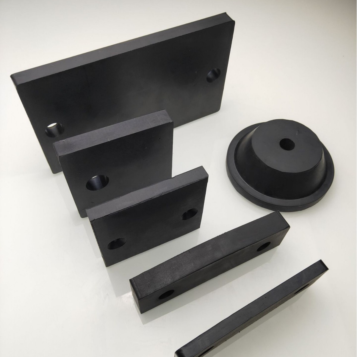 橡胶缓冲减震块工程机械防震防撞橡胶垫桥梁铁路减震块密封制品