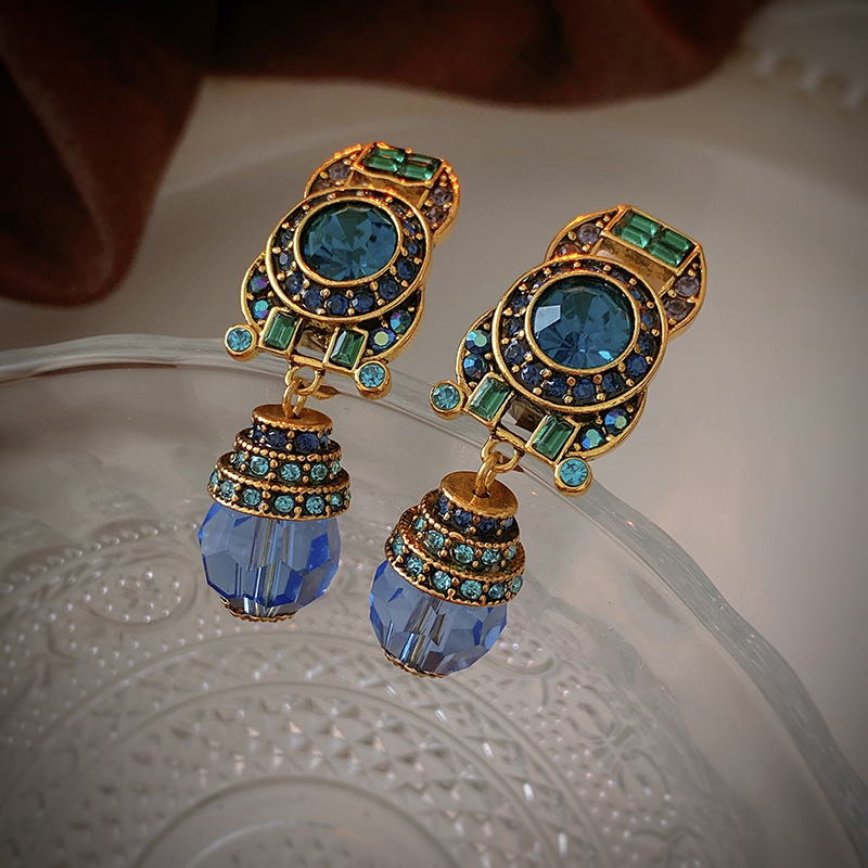 Retro Earless Blue Diamond-encrusted Crystal Drop Ear Clip French Entry Luxury Court Style Elegant High-end Earrings for Women