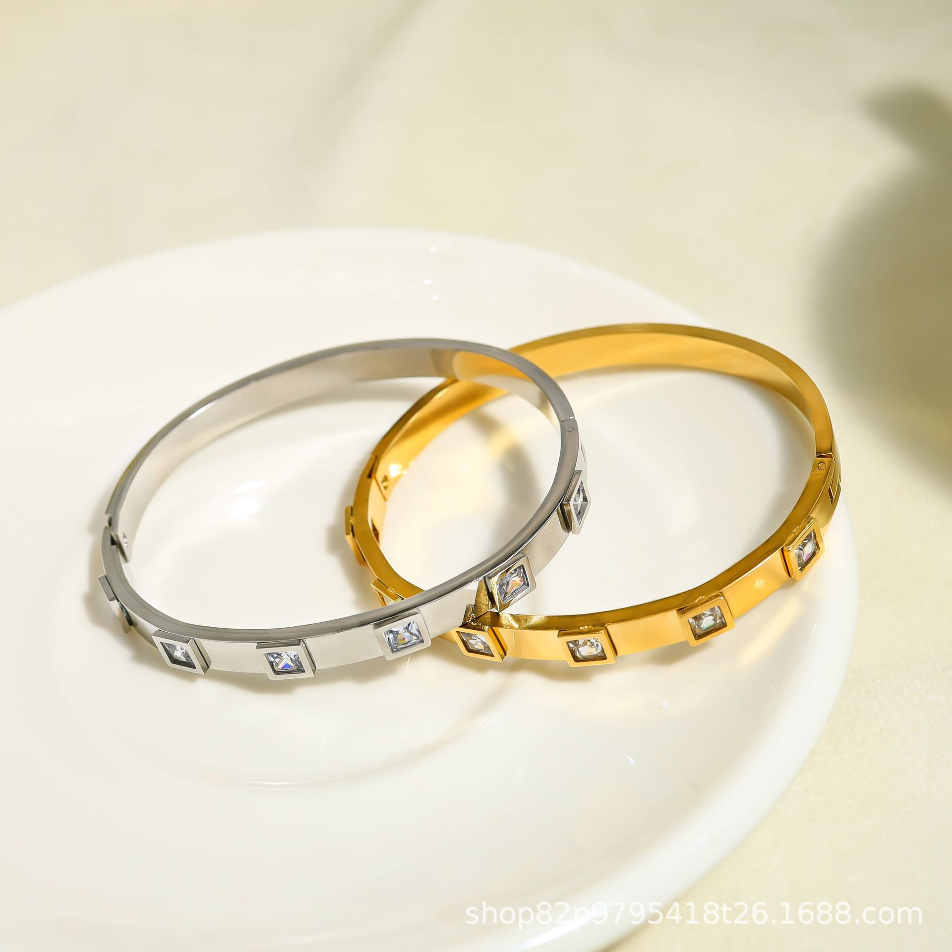 Joyas europeas y americanas, celebridades de Internet, el mismo estilo, moda, nicho, creativo, todo fósforo, circón blanco, acero inoxidable, pulsera de oro real, hebilla