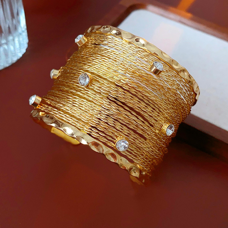 Europa y América plisada redonda abierta pulsera de metal estilo frío pulsera personalizada luz lujo alto sentido pulsera fábrica al por mayor