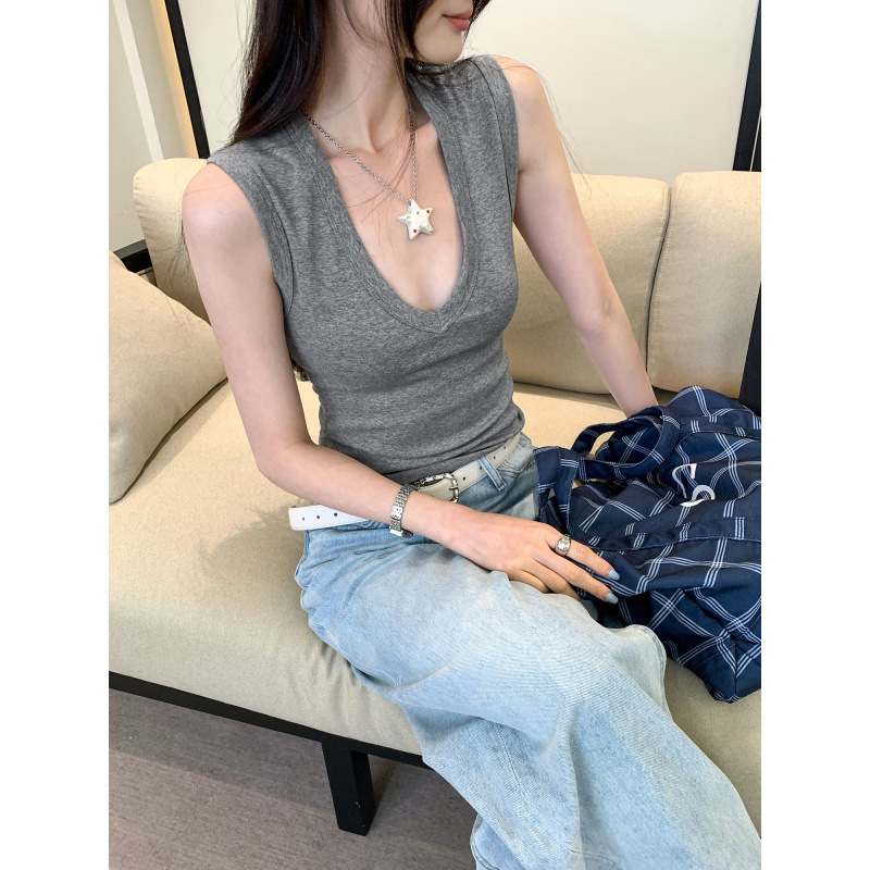Petite Niche Style Spicy Girl V-Neck Sleeveless Knitted Tank Top for Women, Summer Outerwear or Inner Layer, Slim Fit Camisole Top
